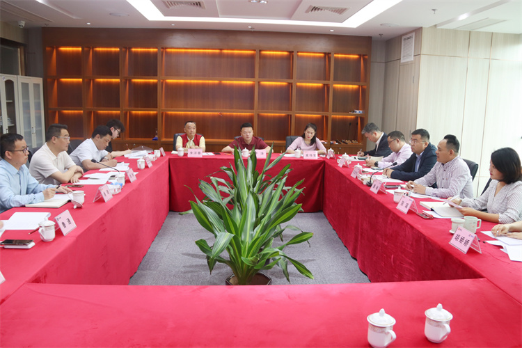 鄧華應(yīng)邀前往廣弘百創(chuàng)供應(yīng)鏈服務(wù)（海南）有限公司、南海商品交易中心洽談合作事宜